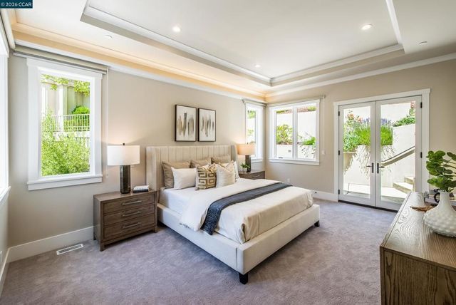 84 Mossbridge Lane, Orinda, CA 94563