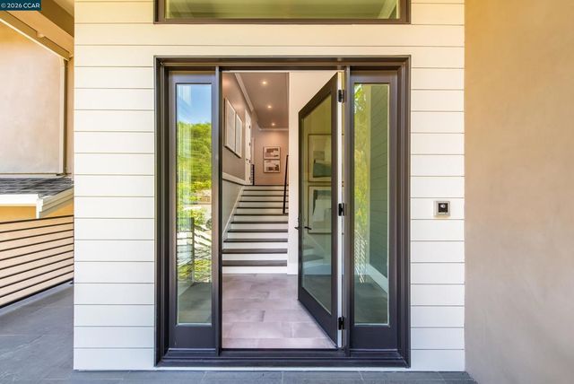 84 Mossbridge Lane, Orinda, CA 94563