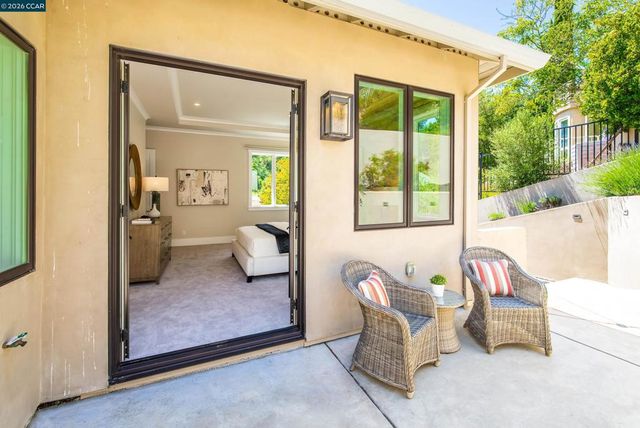84 Mossbridge Lane, Orinda, CA 94563