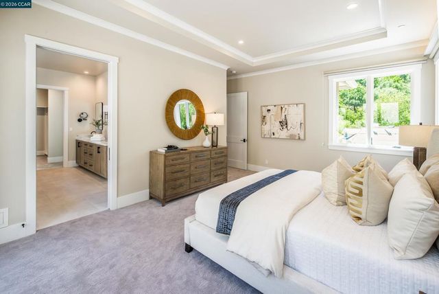 84 Mossbridge Lane, Orinda, CA 94563