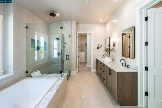 84 Mossbridge Lane, Orinda, CA 94563