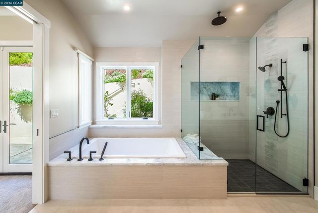 84 Mossbridge Lane, Orinda, CA 94563