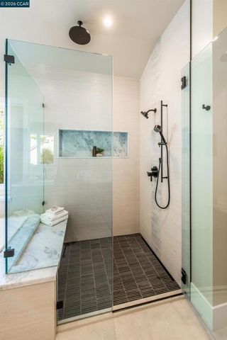 84 Mossbridge Lane, Orinda, CA 94563