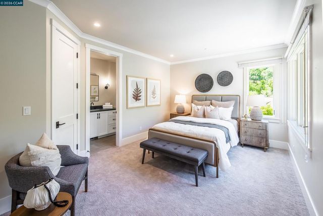 84 Mossbridge Lane, Orinda, CA 94563
