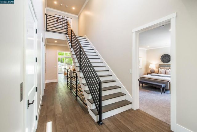 84 Mossbridge Lane, Orinda, CA 94563