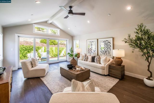 84 Mossbridge Lane, Orinda, CA 94563