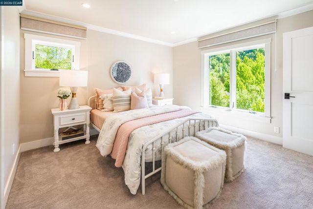 84 Mossbridge Lane, Orinda, CA 94563