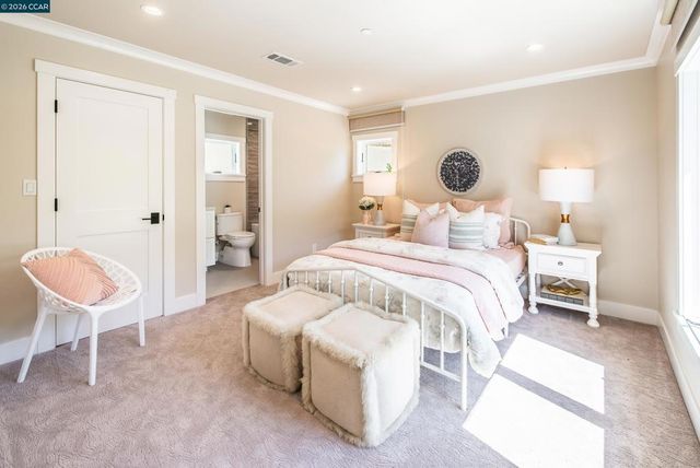 84 Mossbridge Lane, Orinda, CA 94563