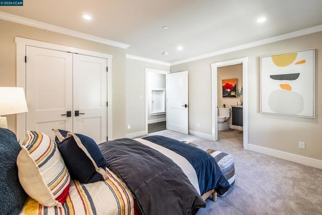 84 Mossbridge Lane, Orinda, CA 94563