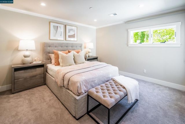 84 Mossbridge Lane, Orinda, CA 94563
