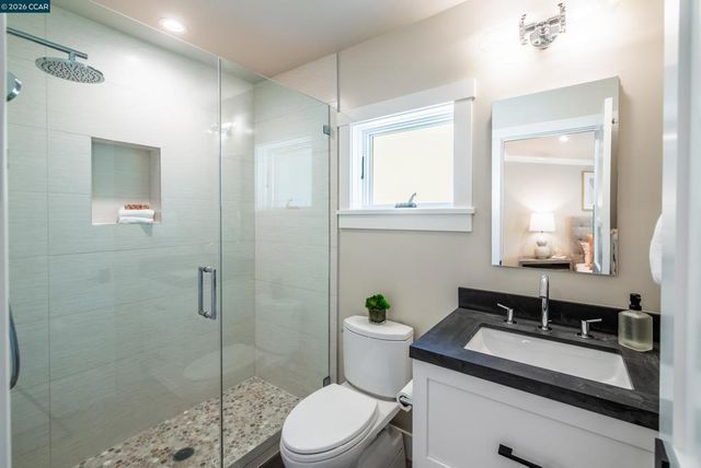 84 Mossbridge Lane, Orinda, CA 94563