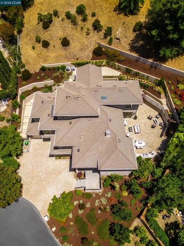 84 Mossbridge Lane, Orinda, CA 94563