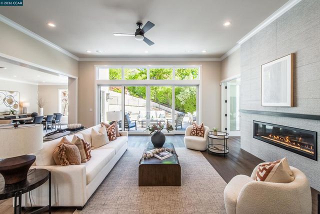 84 Mossbridge Lane, Orinda, CA 94563