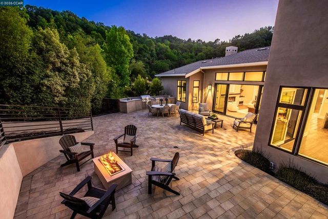 84 Mossbridge Lane, Orinda, CA 94563