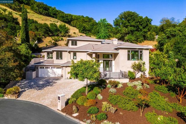 84 Mossbridge Lane, Orinda, CA 94563