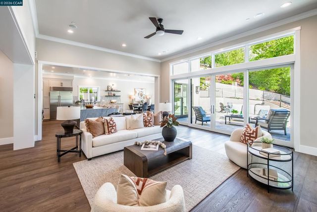 84 Mossbridge Lane, Orinda, CA 94563