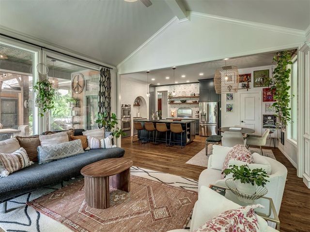 2010 Silver Crest Drive, Edmond, OK 73025