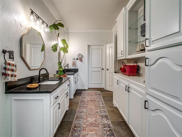2010 Silver Crest Drive, Edmond, OK 73025