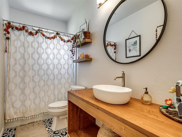 2010 Silver Crest Drive, Edmond, OK 73025