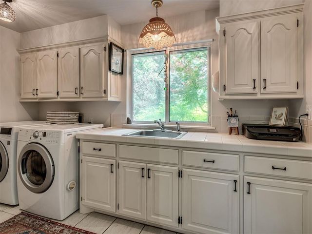 2010 Silver Crest Drive, Edmond, OK 73025
