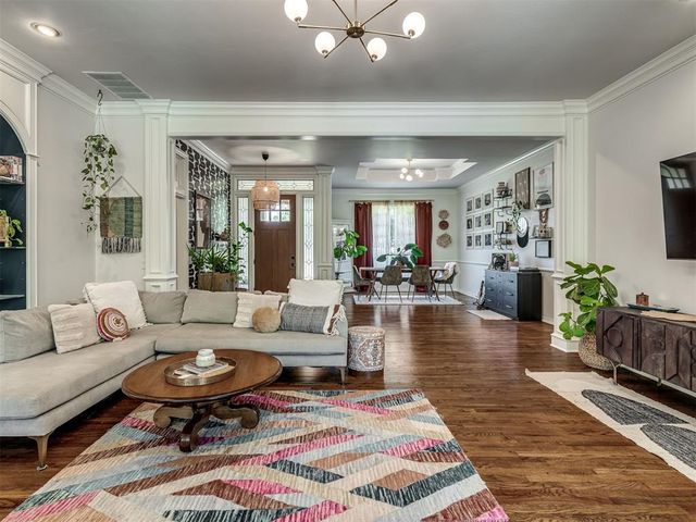 2010 Silver Crest Drive, Edmond, OK 73025