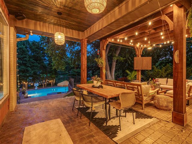 2010 Silver Crest Drive, Edmond, OK 73025