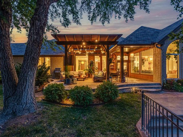 2010 Silver Crest Drive, Edmond, OK 73025