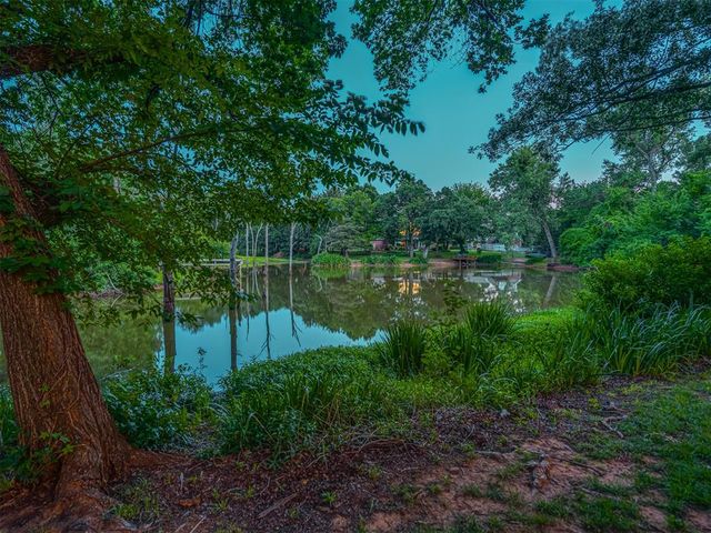 2010 Silver Crest Drive, Edmond, OK 73025