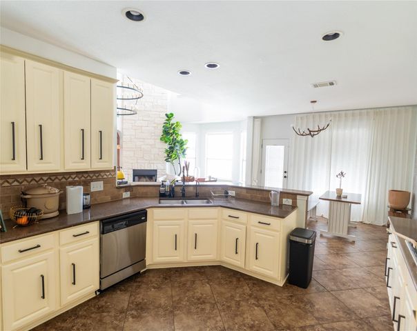 1221 Laurel Oak TRL, Pflugerville, TX 78660
