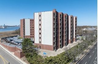90 Quincy Shore Dr 404, Quincy, MA 02171