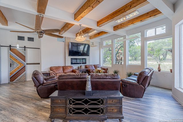 182 country point, Lakehills, TX 78063