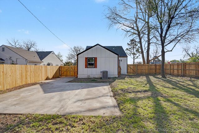 1400 N Winston Avenue, Tulsa, OK 74115