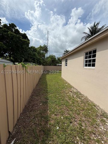 520 W 22nd St, Hialeah, FL 33010
