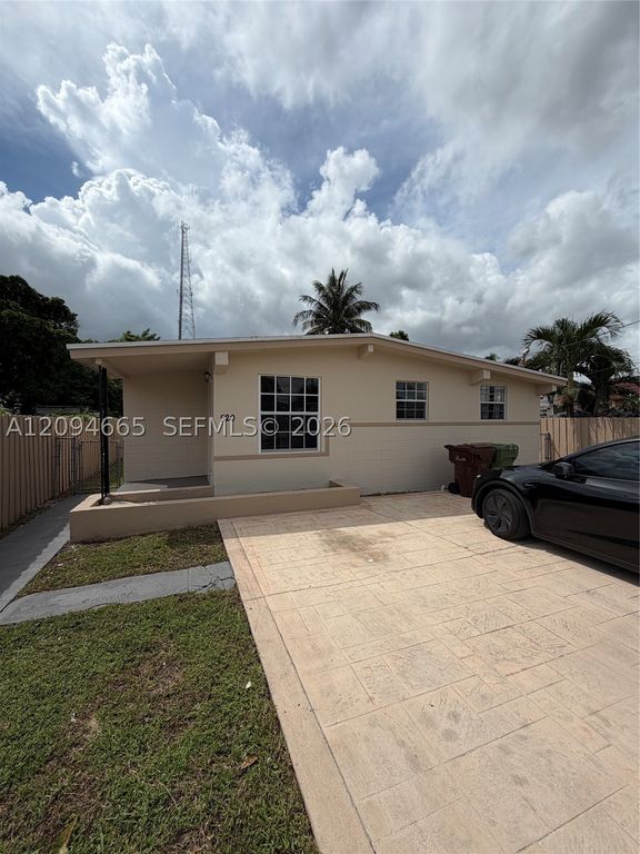 520 W 22nd St, Hialeah, FL 33010