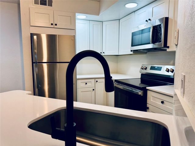 4630 COMMANDER DRIVE 1023, Orlando, FL 32822