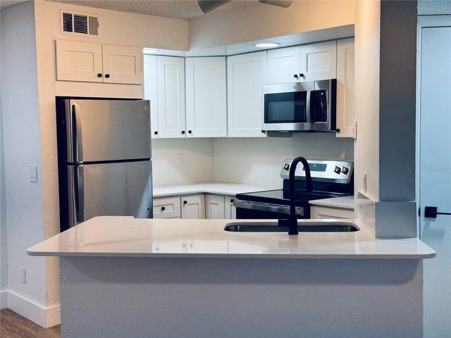 4630 COMMANDER DRIVE 1023, Orlando, FL 32822