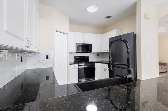 7257 NW 113th Pl, Doral, FL 33178