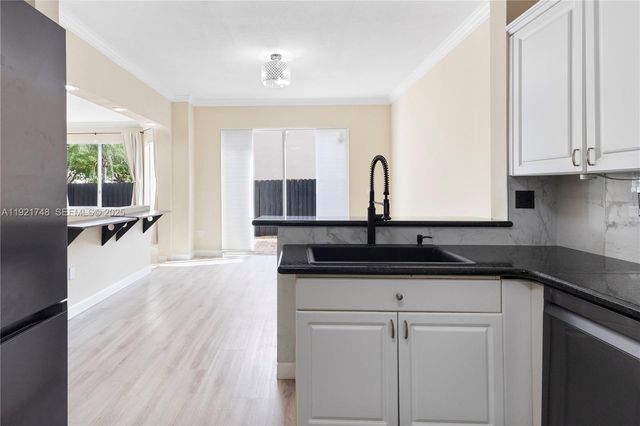 7257 NW 113th Pl, Doral, FL 33178