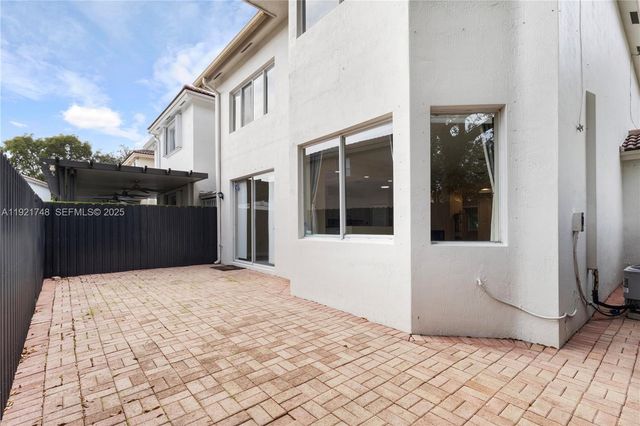 7257 NW 113th Pl, Doral, FL 33178