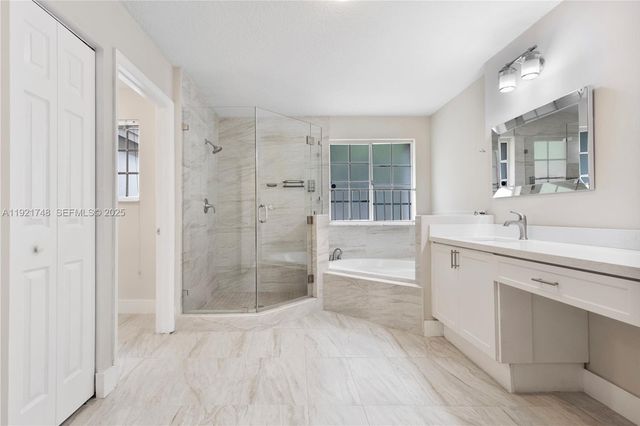 7257 NW 113th Pl, Doral, FL 33178