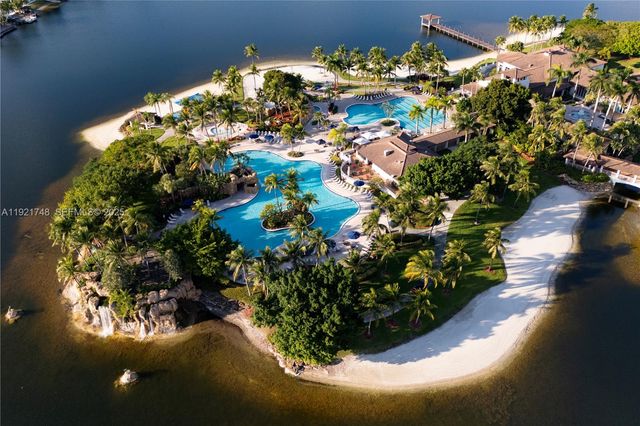 7257 NW 113th Pl, Doral, FL 33178