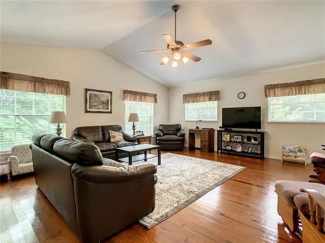17444 EAST ROAD, Umatilla, FL 32784