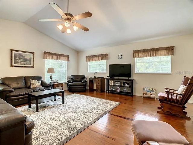 17444 EAST ROAD, Umatilla, FL 32784