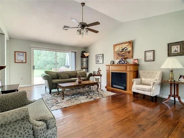 17444 EAST ROAD, Umatilla, FL 32784