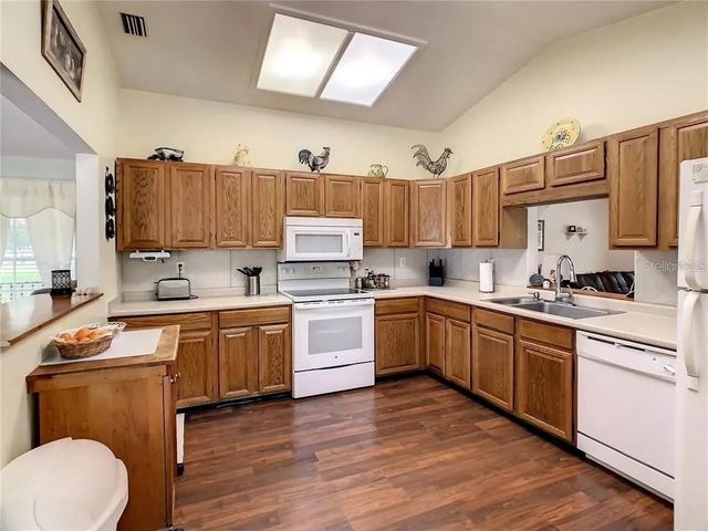 17444 EAST ROAD, Umatilla, FL 32784