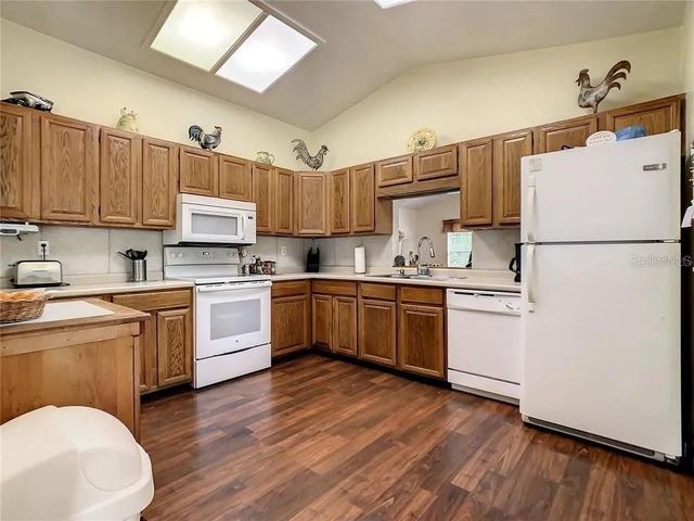 17444 EAST ROAD, Umatilla, FL 32784