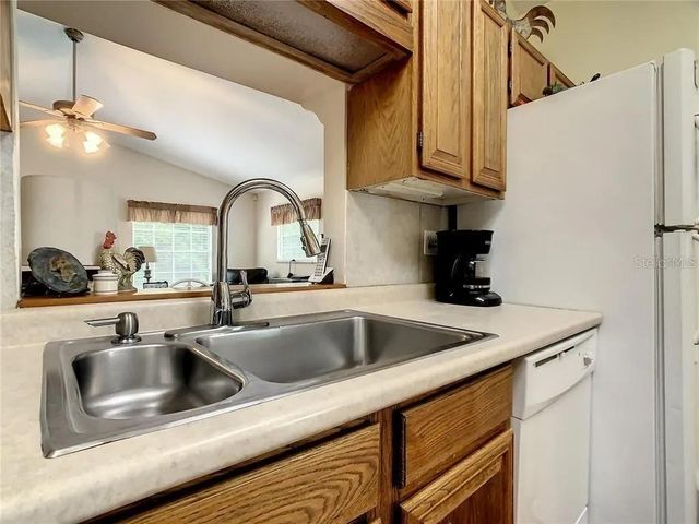 17444 EAST ROAD, Umatilla, FL 32784