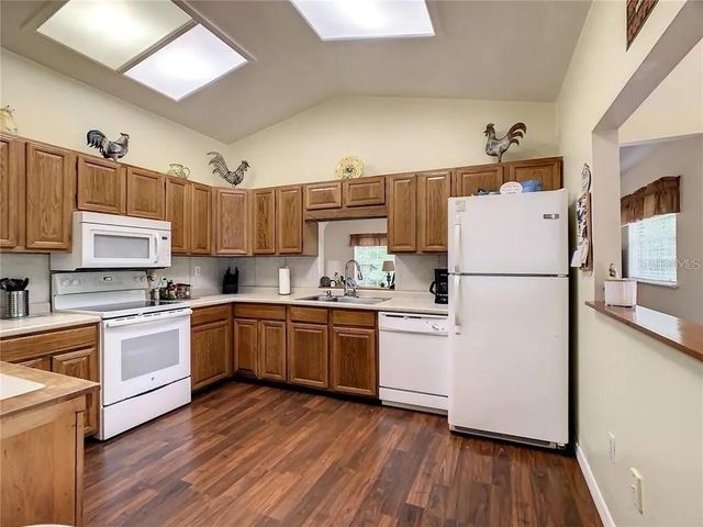 17444 EAST ROAD, Umatilla, FL 32784