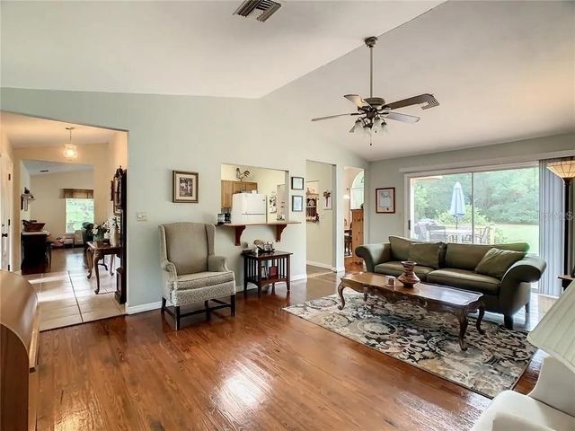 17444 EAST ROAD, Umatilla, FL 32784
