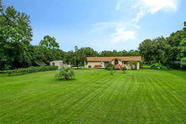 17444 EAST ROAD, Umatilla, FL 32784
